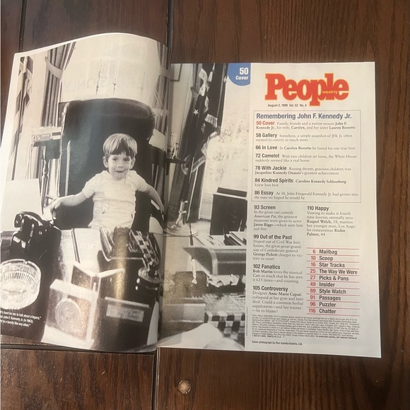 People Magazine Aug. 2, 1999 Vol.52 No.4 JFK Jr. & Carolyn Bessette-Kennedy - Picture 3 of 5
